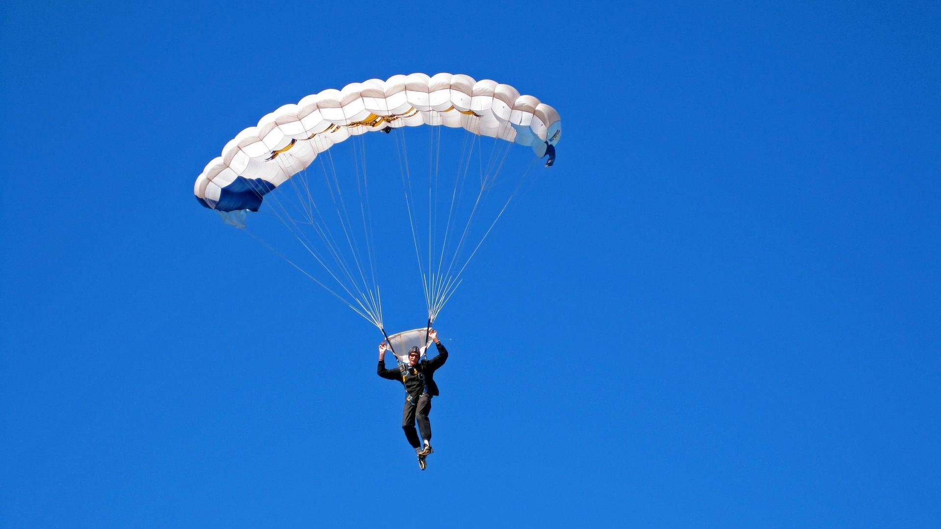 九游官网首页-“三叉湖滚球赛：选手精准操控，赛场悬念不断”