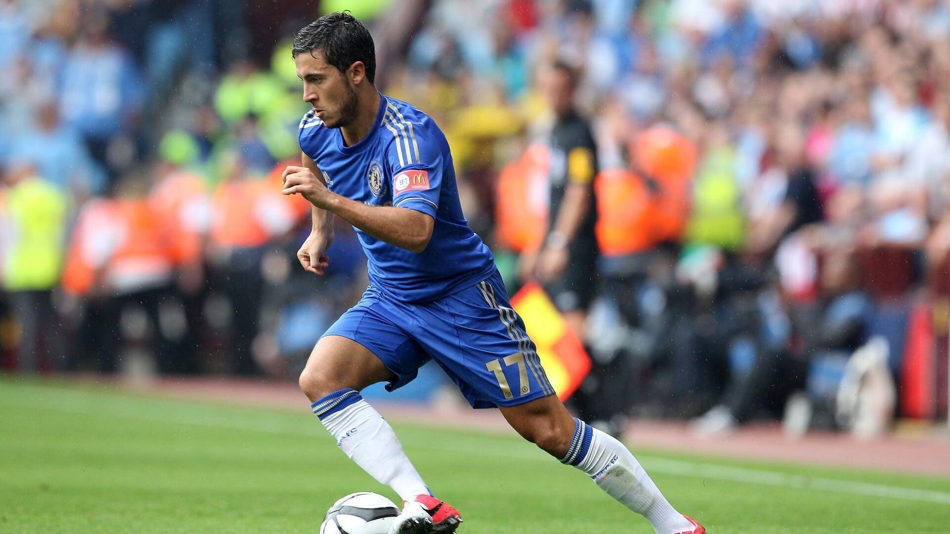 中超球票价格调整吸引更多家庭观众走进球场，中超足球票